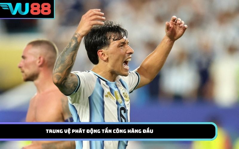 Trung vệ phát động tấn công hàng đầu